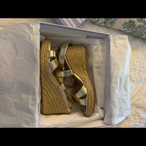 Stuart Weitzman Zuzu gold wedges